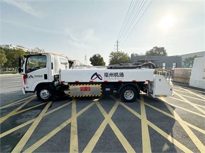 Aircraft sewage truck (electric) configuration 7